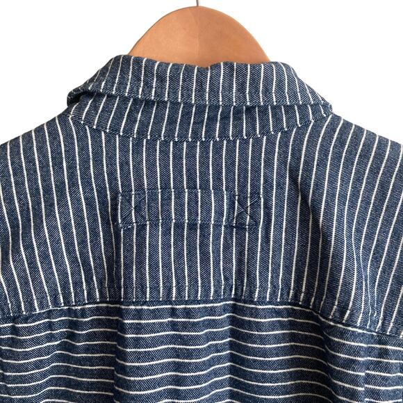 Duluth Men's Large Free Swingin' Flannel Relaxed Fit Shirt Blue Railroad Stripe - Picture 5 of 8